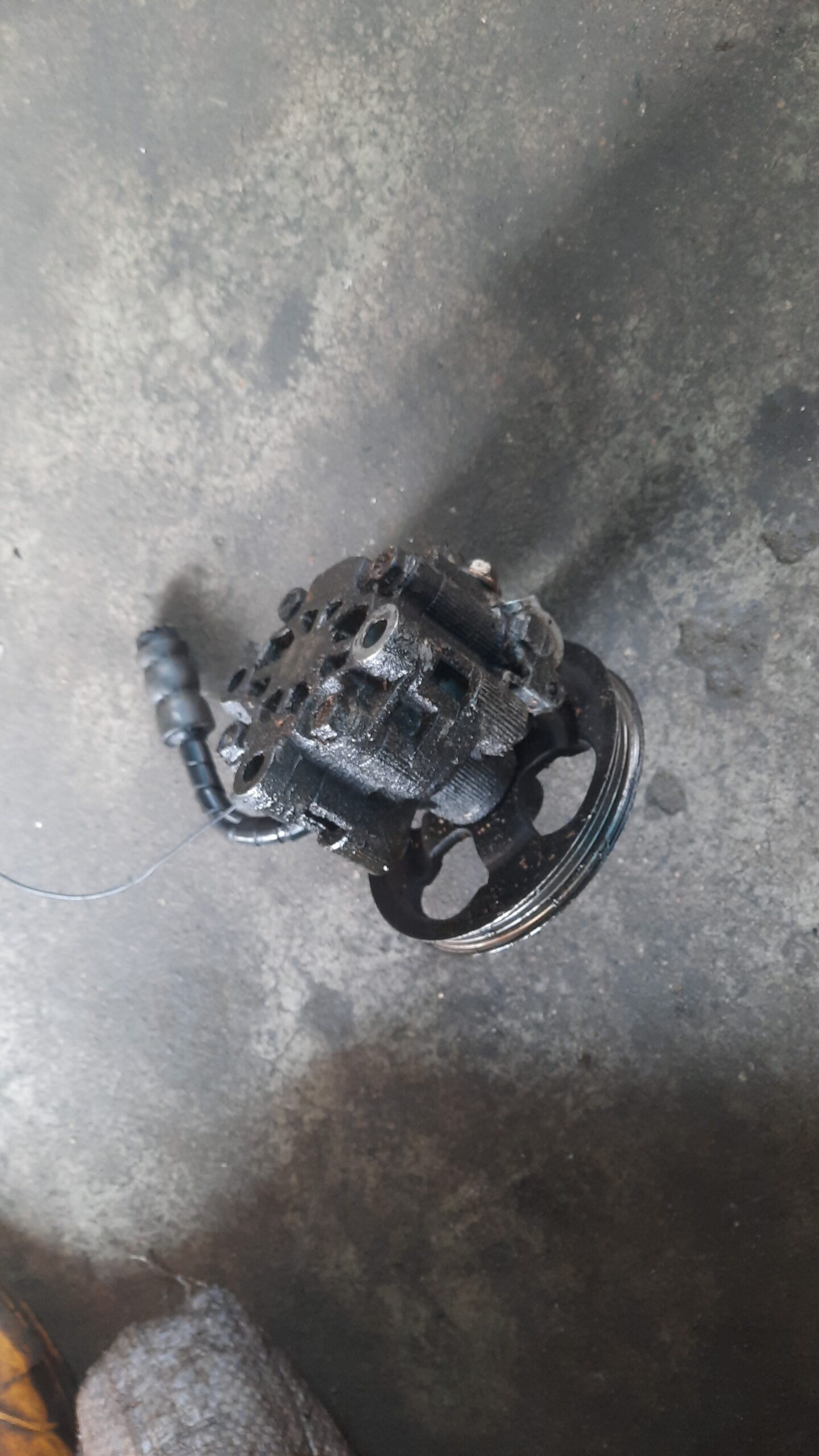 Used Power steering pump for Toyota camry